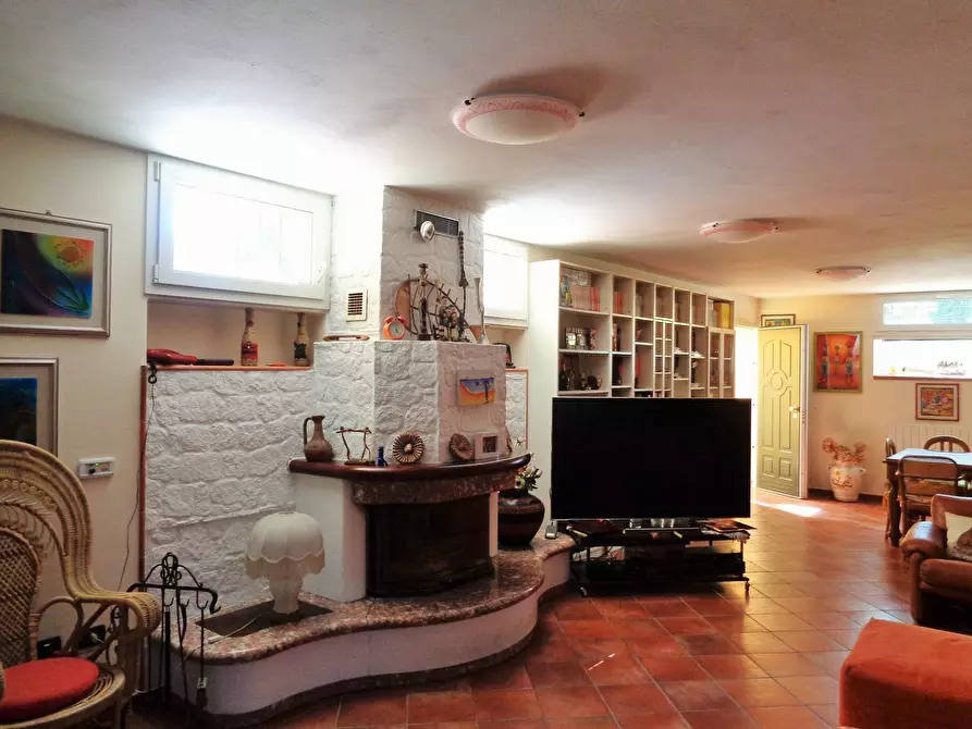 Immagine 52 di Villa in vendita  a Montignoso