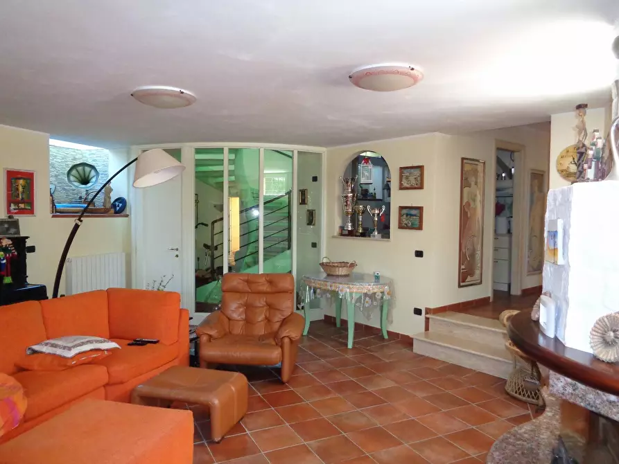 Immagine 54 di Villa in vendita  a Montignoso