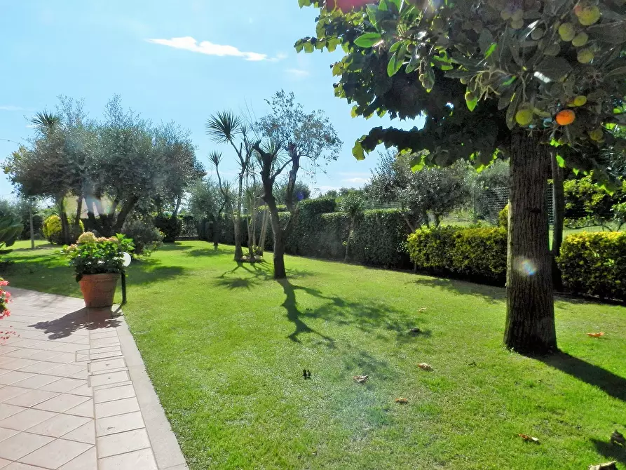 Immagine 59 di Villa in vendita  a Montignoso