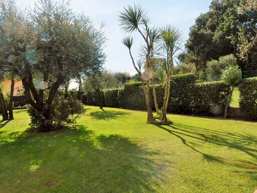 Immagine 60 di Villa in vendita  a Montignoso