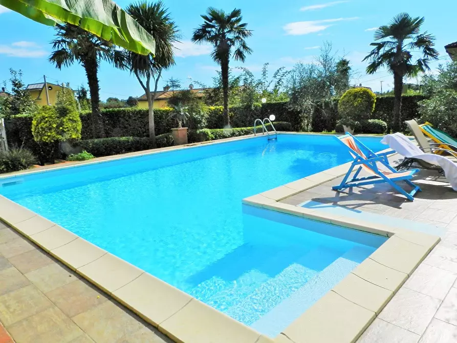 Immagine 62 di Villa in vendita  a Montignoso