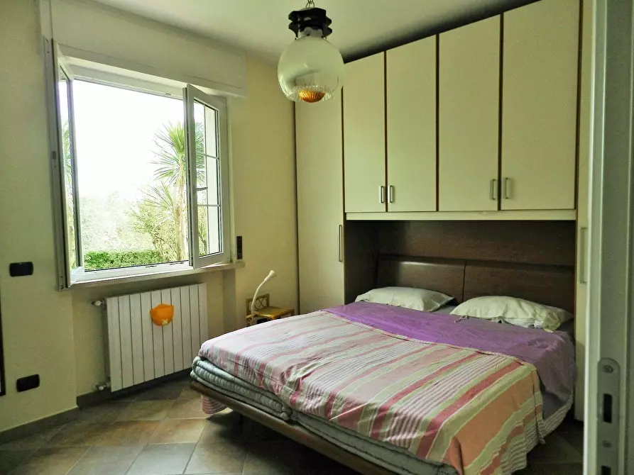 Immagine 72 di Villa in vendita  a Montignoso