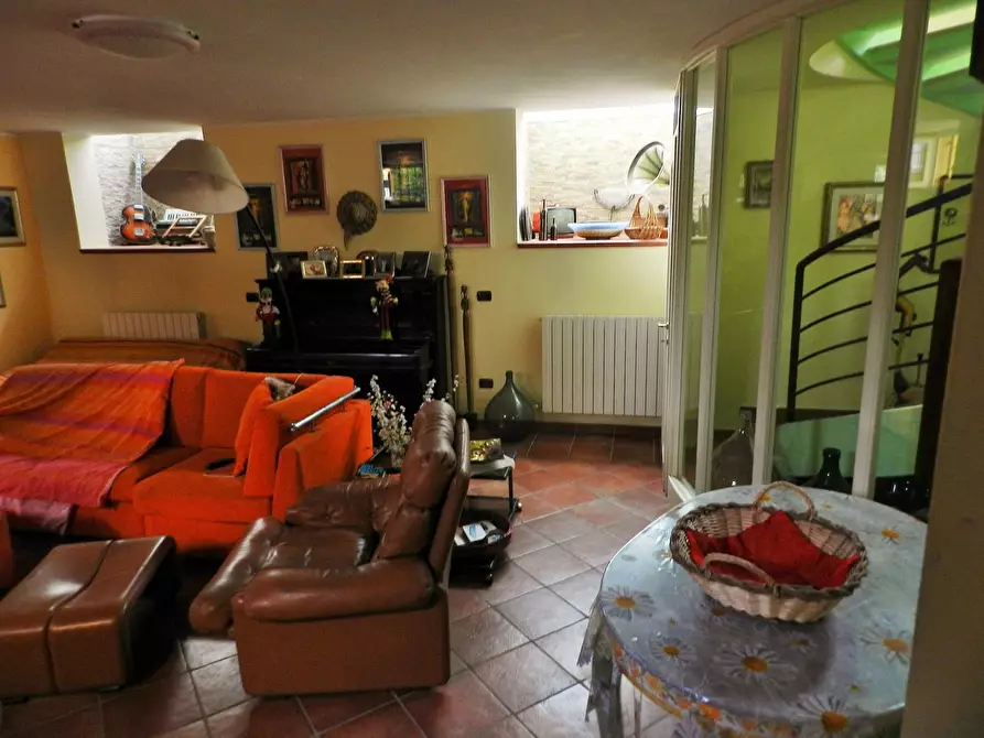 Immagine 86 di Villa in vendita  a Montignoso