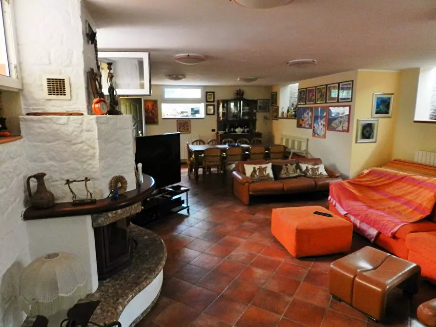 Immagine 87 di Villa in vendita  a Montignoso