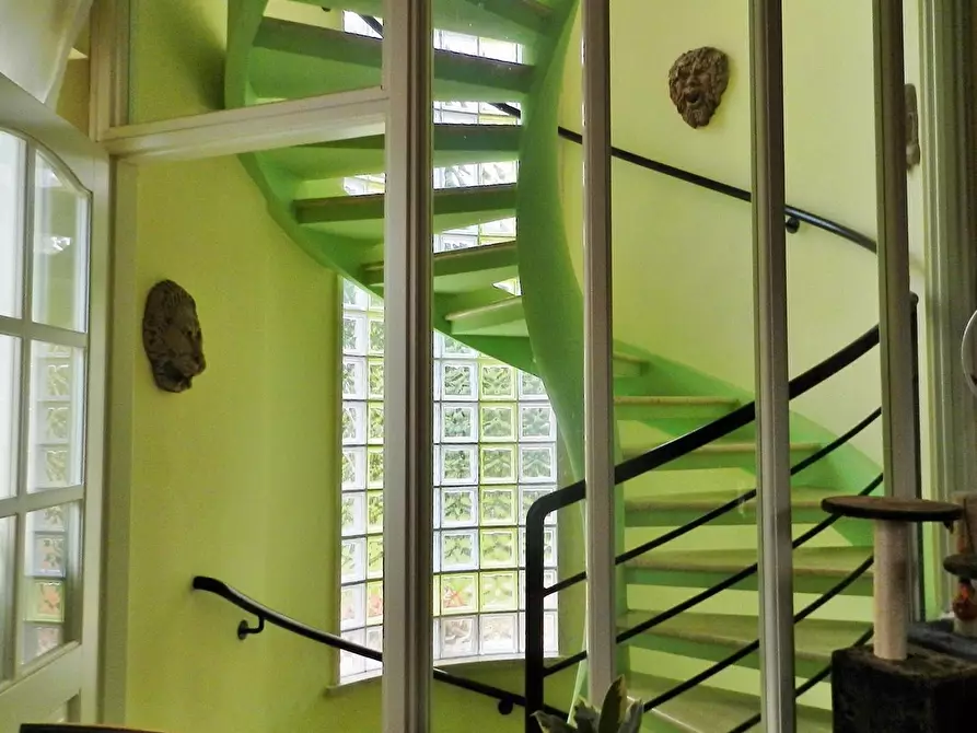 Immagine 90 di Villa in vendita  a Montignoso