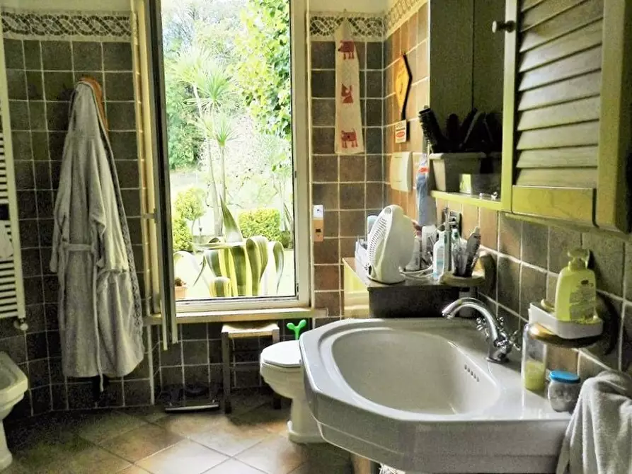 Immagine 95 di Villa in vendita  a Montignoso