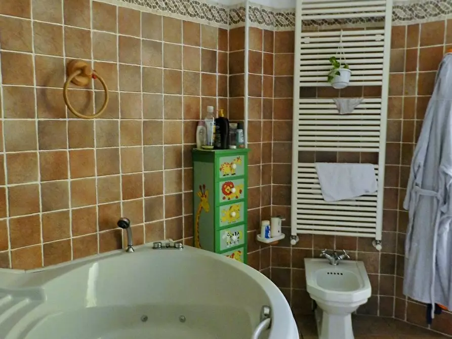 Immagine 96 di Villa in vendita  a Montignoso