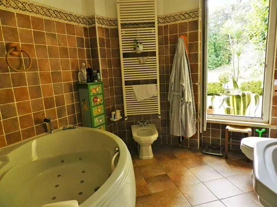 Immagine 97 di Villa in vendita  a Montignoso