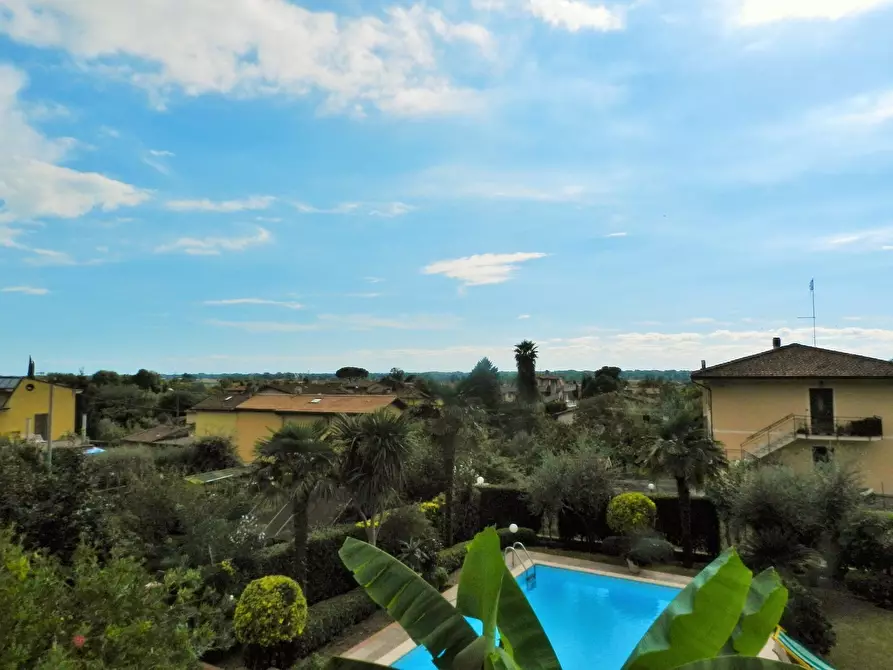 Immagine 105 di Villa in vendita  a Montignoso