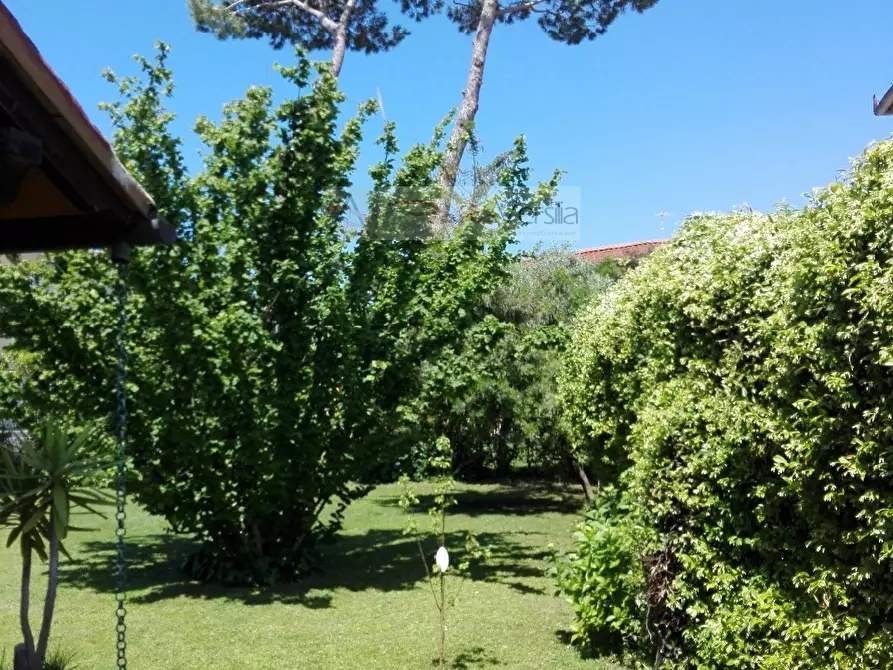 Immagine 2 di Villa in vendita  a Forte Dei Marmi