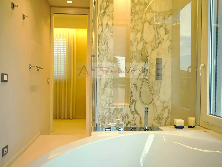 Immagine 28 di Villa in affitto  a Forte Dei Marmi