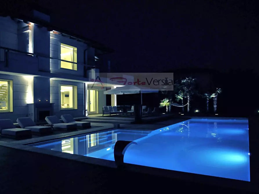 Immagine 2 di Villa in affitto  a Forte Dei Marmi