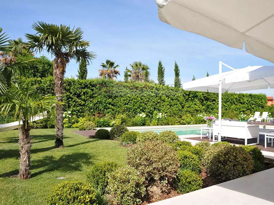Immagine 4 di Villa in affitto  a Forte Dei Marmi