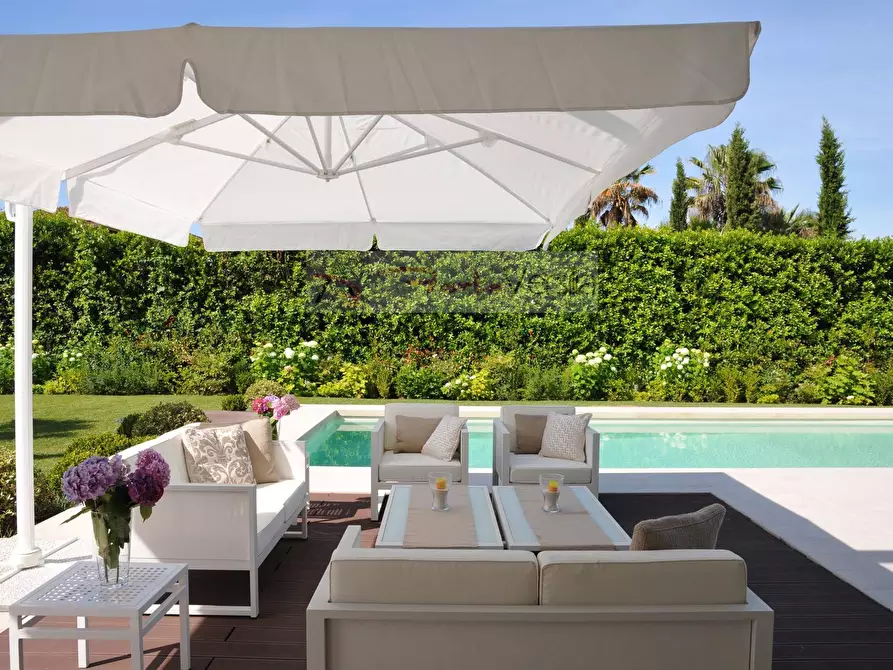 Immagine 8 di Villa in affitto  a Forte Dei Marmi