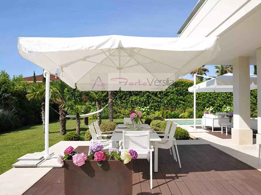 Immagine 7 di Villa in affitto  a Forte Dei Marmi