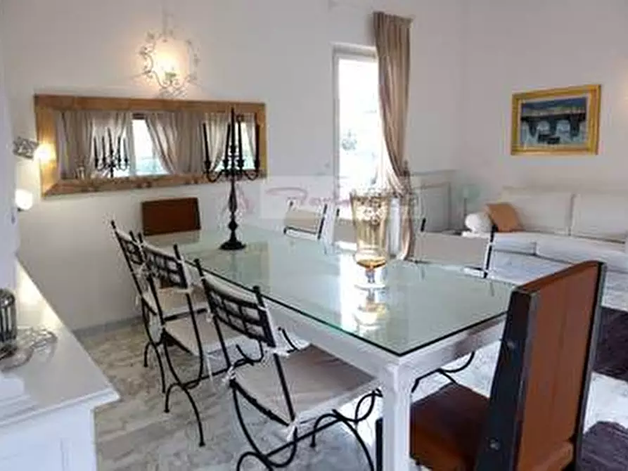Immagine 4 di Villa in vendita  a Forte Dei Marmi