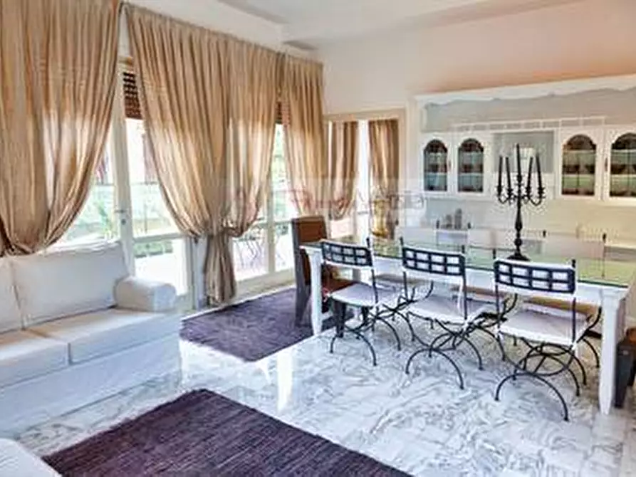 Immagine 6 di Villa in vendita  a Forte Dei Marmi