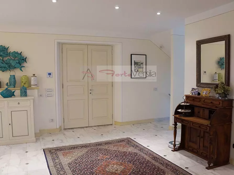 Immagine 15 di Villa in vendita  a Forte Dei Marmi