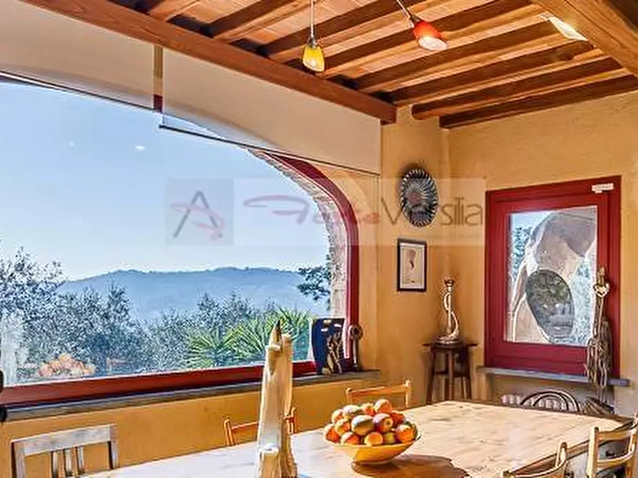 Immagine 2 di Rustico / casale in vendita  a Camaiore