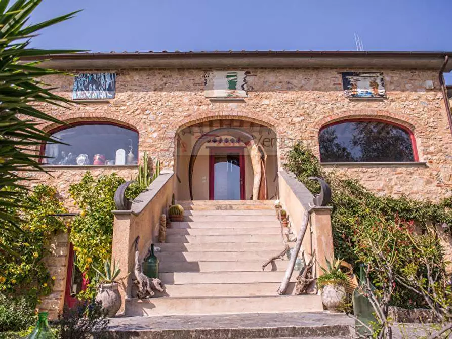 Immagine 10 di Rustico / casale in vendita  a Camaiore