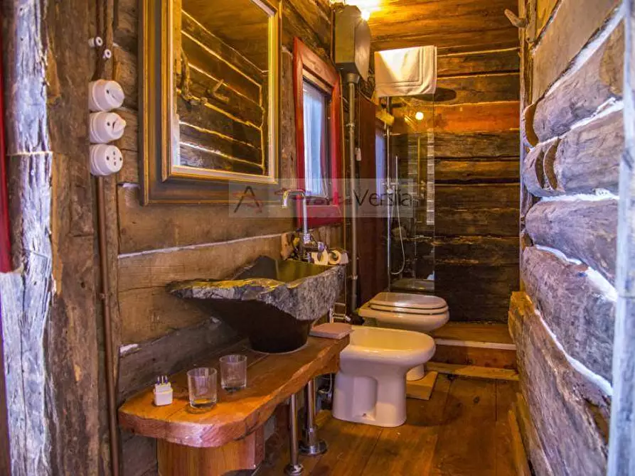 Immagine 26 di Rustico / casale in vendita  a Camaiore