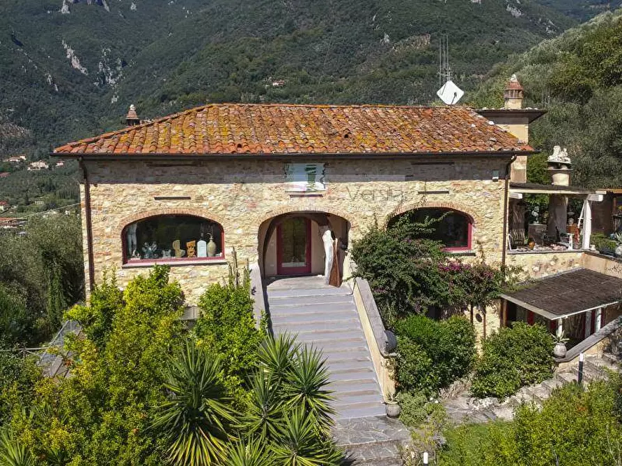 Immagine 41 di Rustico / casale in vendita  a Camaiore