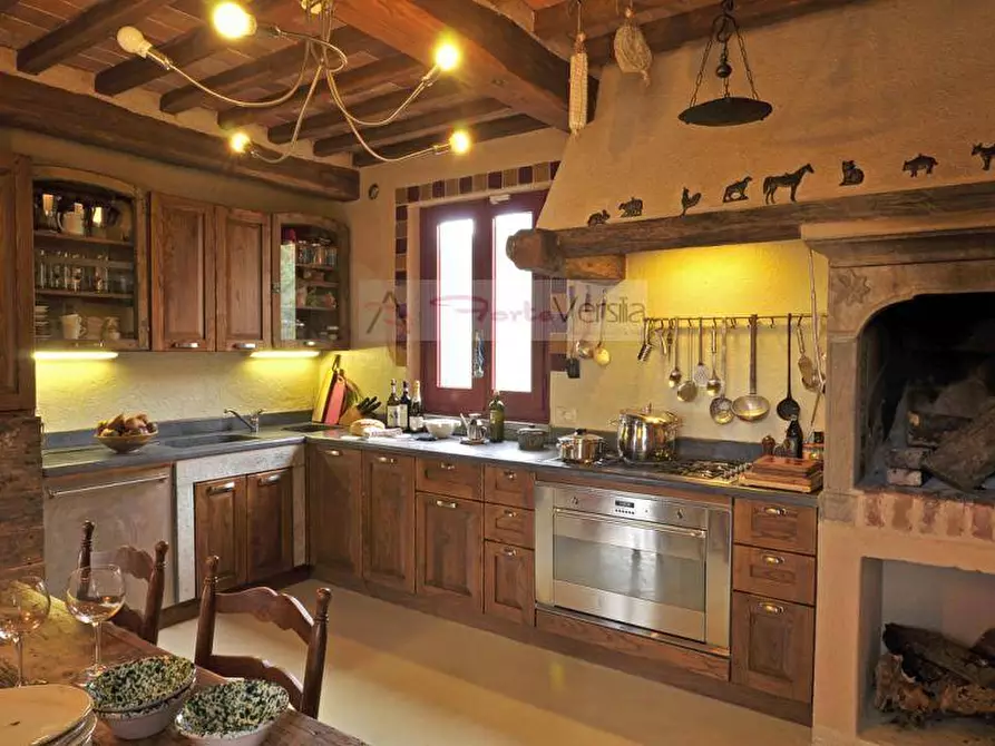 Immagine 54 di Rustico / casale in vendita  a Camaiore