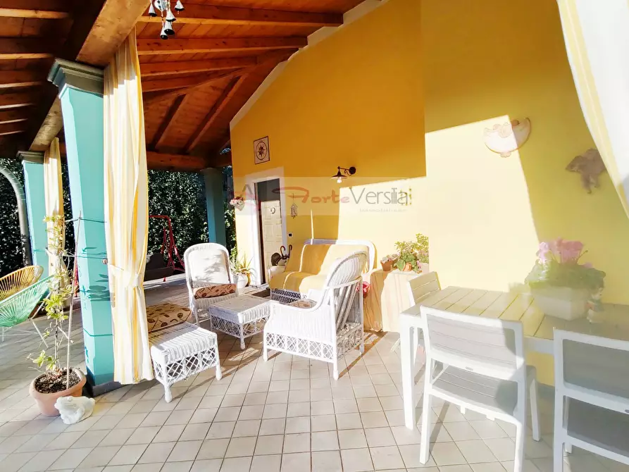 Immagine 4 di Villa in vendita  a Seravezza