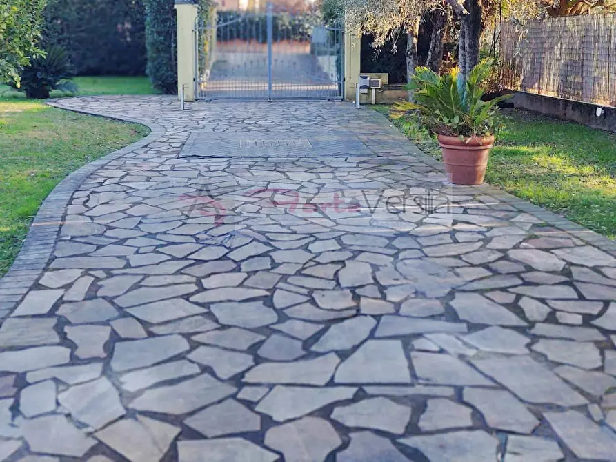 Immagine 6 di Villa in vendita  a Seravezza