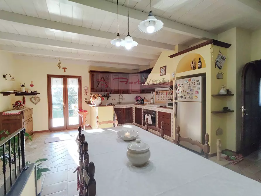 Immagine 9 di Villa in vendita  a Seravezza