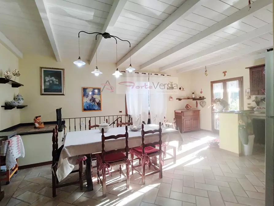 Immagine 12 di Villa in vendita  a Seravezza