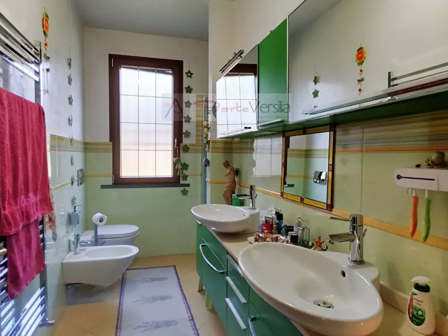 Immagine 15 di Villa in vendita  a Seravezza