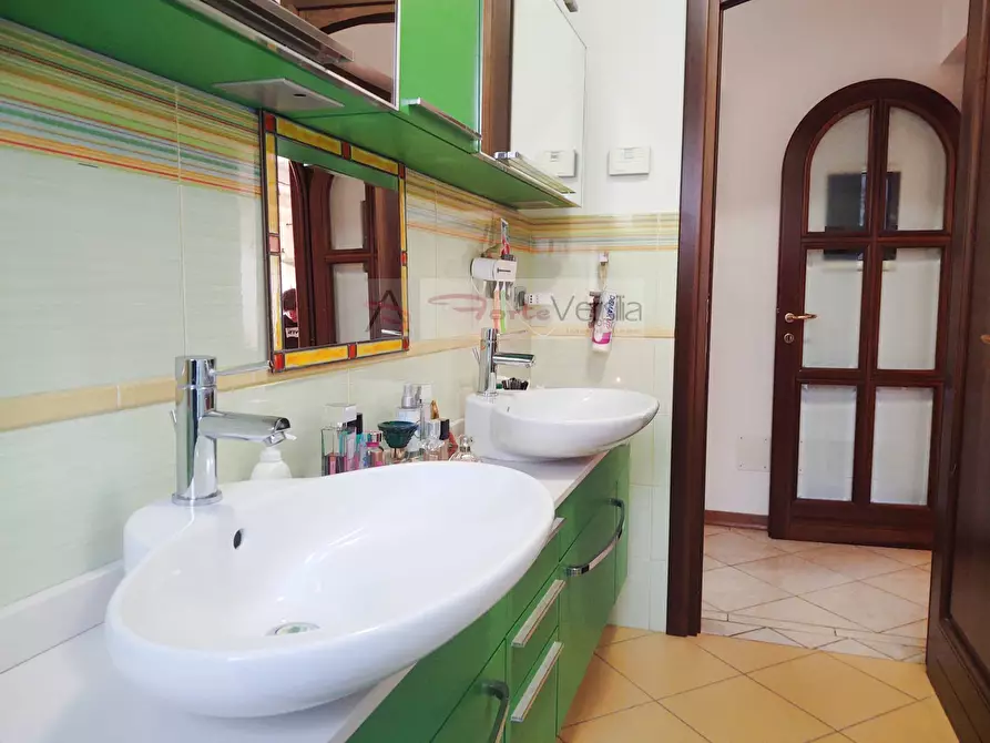 Immagine 16 di Villa in vendita  a Seravezza