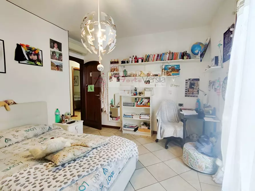 Immagine 21 di Villa in vendita  a Seravezza
