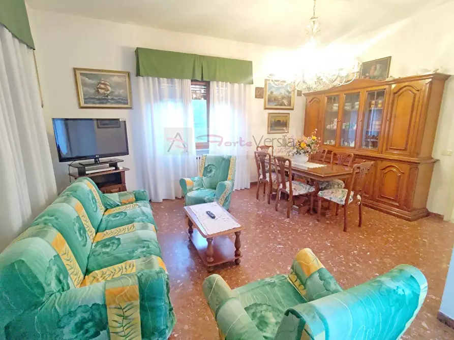 Immagine 7 di Casa indipendente in vendita  a Forte Dei Marmi