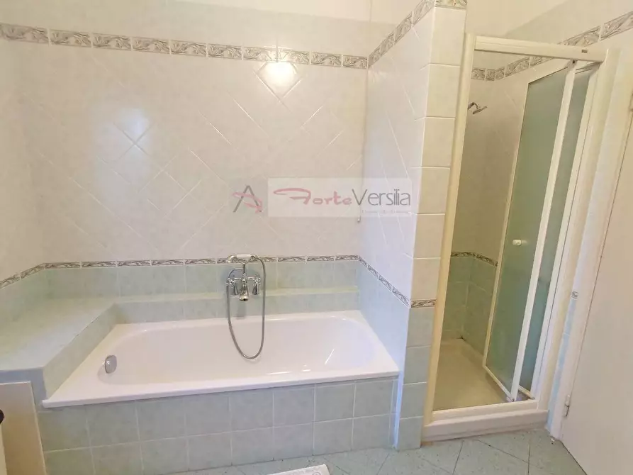 Immagine 22 di Casa indipendente in vendita  a Forte Dei Marmi