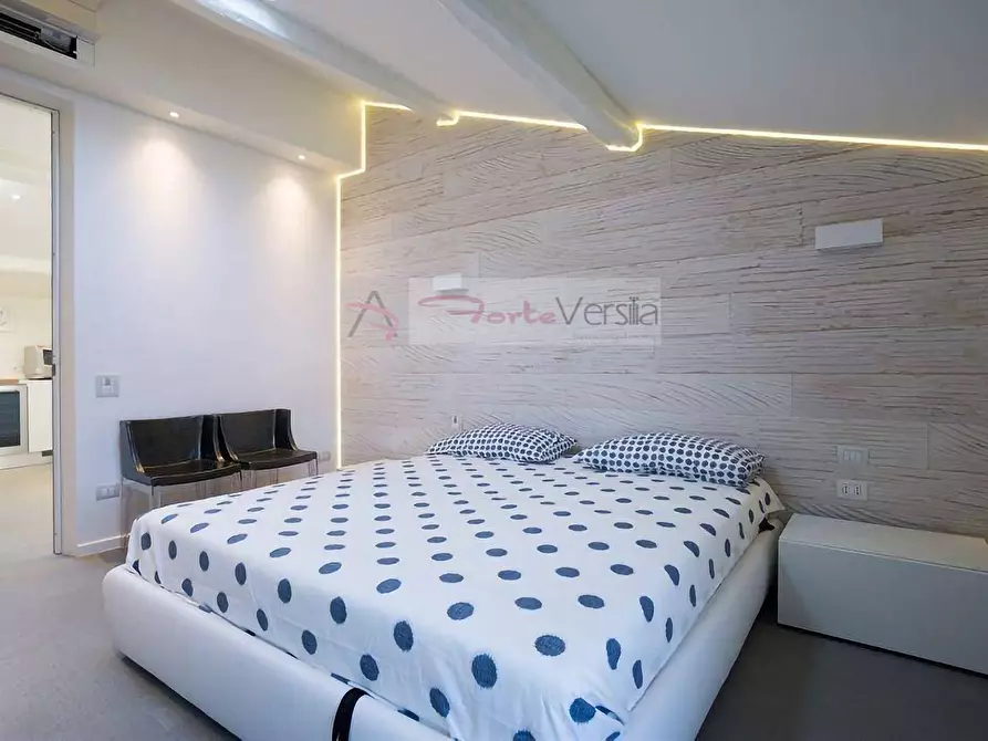 Immagine 11 di Attico in vendita  a Forte Dei Marmi