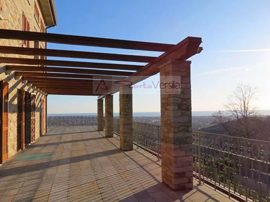 Immagine 2 di Rustico / casale in vendita  a Pietrasanta