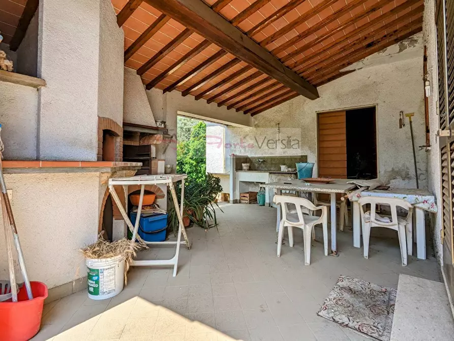 Immagine 1 di Villa in vendita  a Pietrasanta