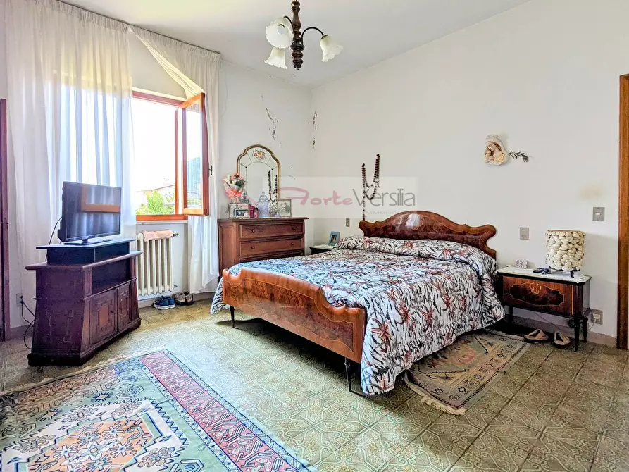 Immagine 9 di Villa in vendita  a Pietrasanta