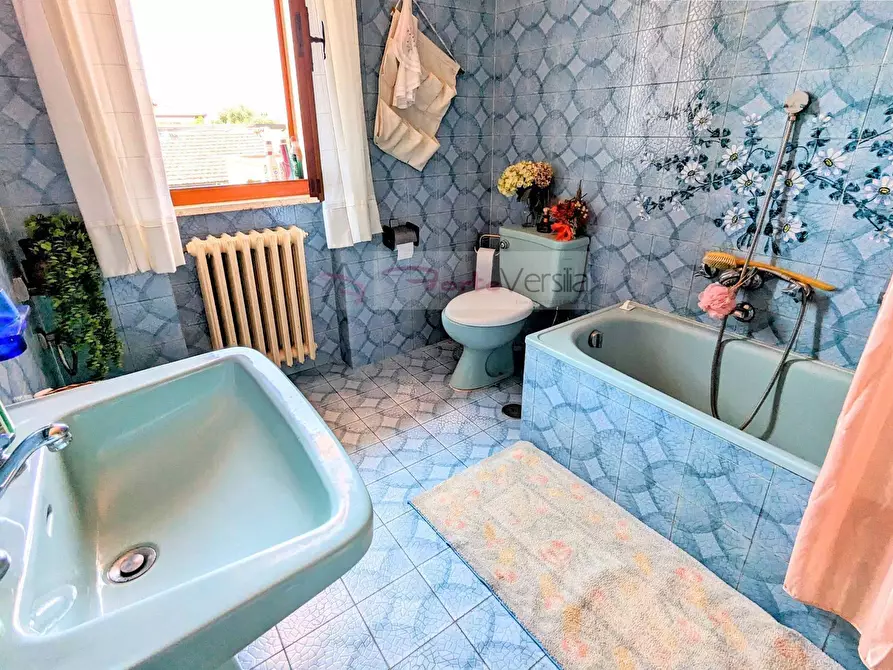 Immagine 27 di Villa in vendita  a Pietrasanta