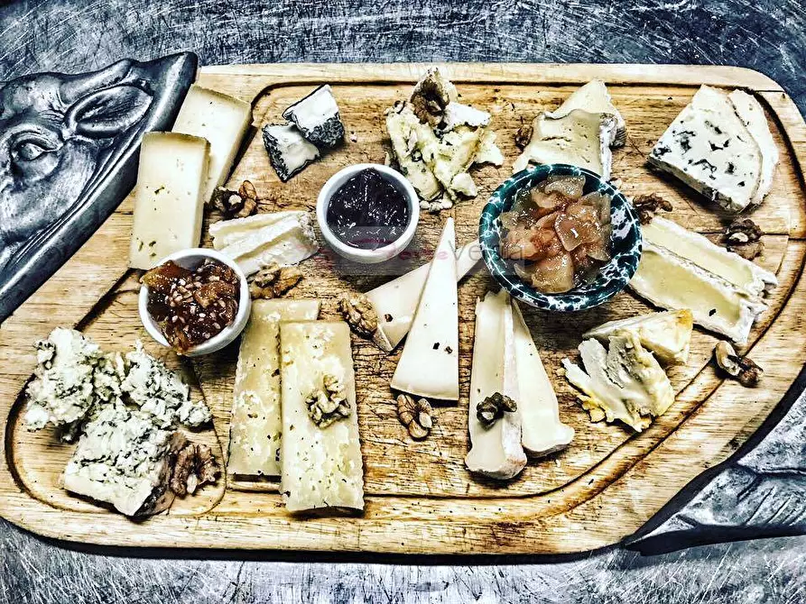 Immagine 24 di Albergo/B&B/Residence in vendita  a Camaiore