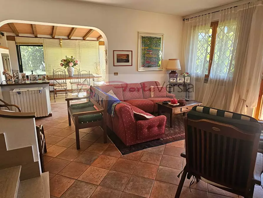 Immagine 8 di Villa in vendita  a Montignoso