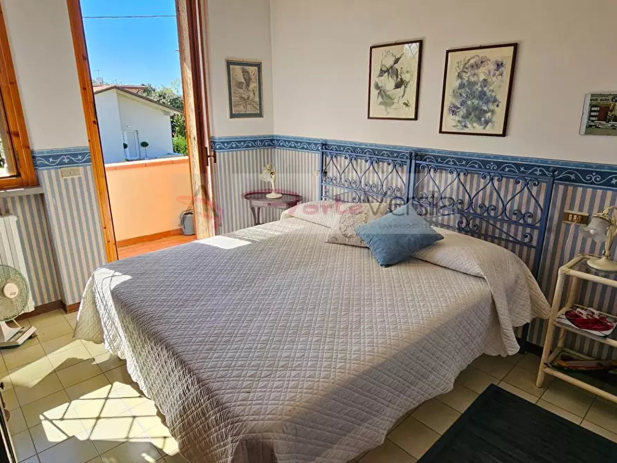 Immagine 27 di Villa in vendita  a Montignoso