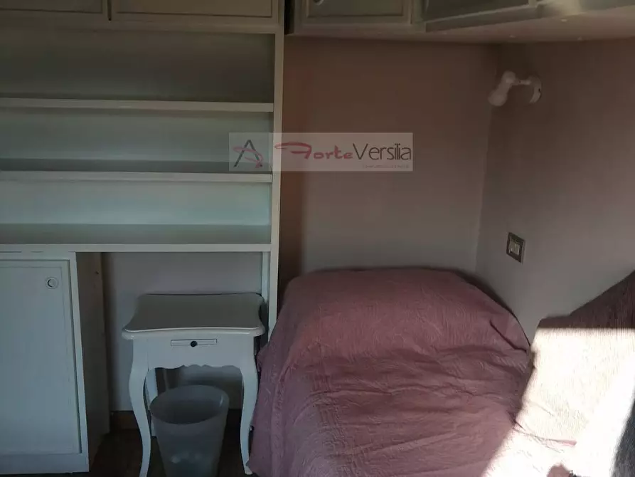 Immagine 18 di Villa in vendita  a Massa