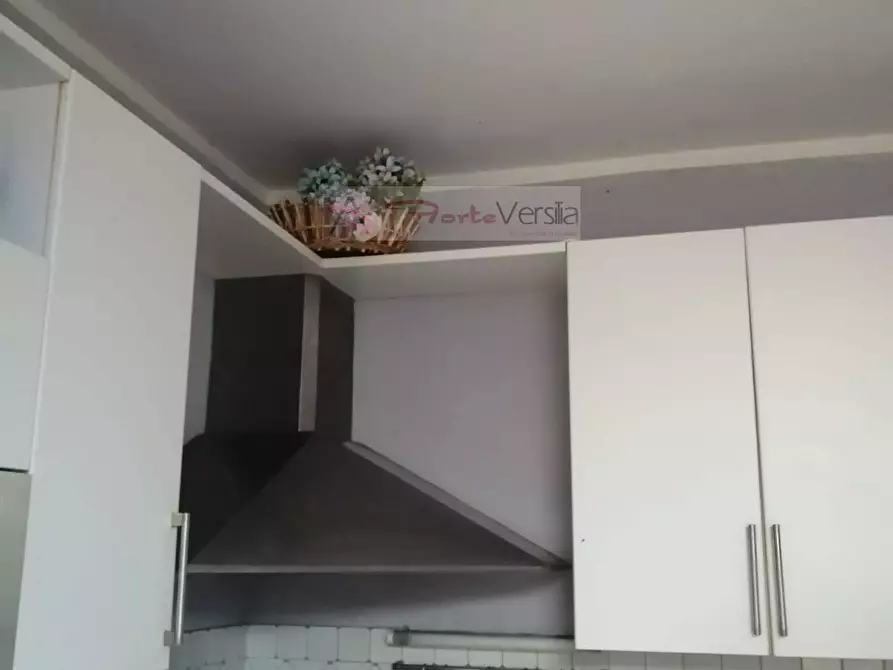 Immagine 9 di Villa in vendita  a Massa