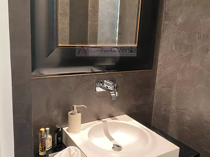 Immagine 23 di Villa in vendita  a Forte Dei Marmi