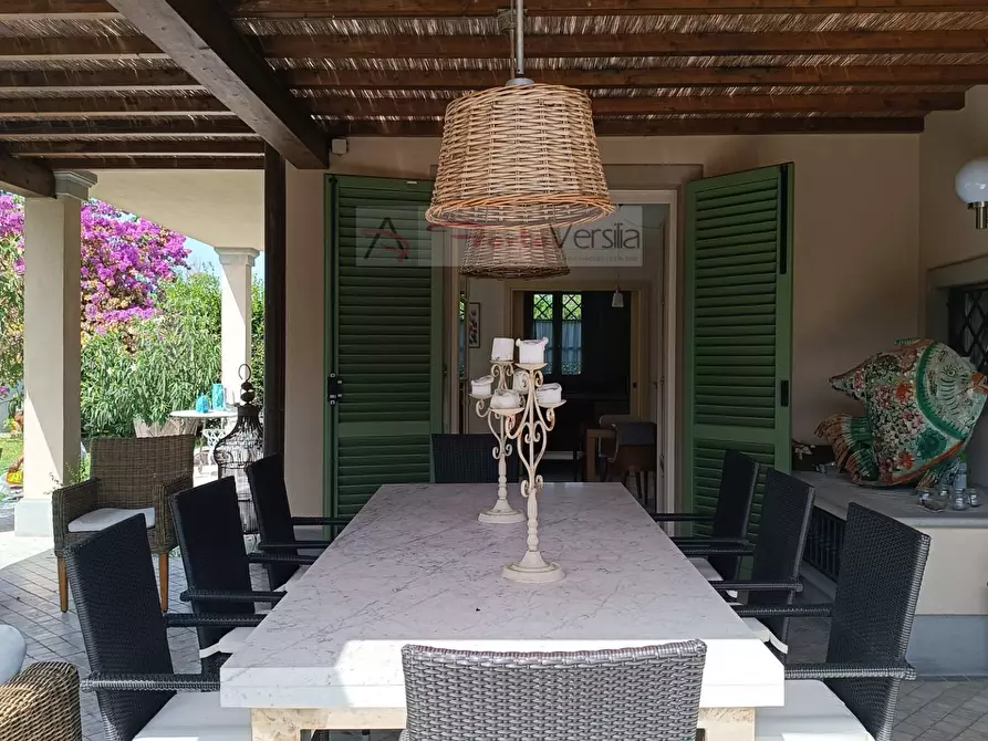 Immagine 12 di Villa in vendita  a Forte Dei Marmi