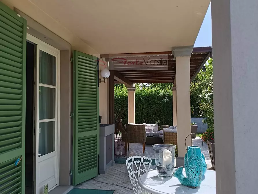 Immagine 10 di Villa in vendita  a Forte Dei Marmi