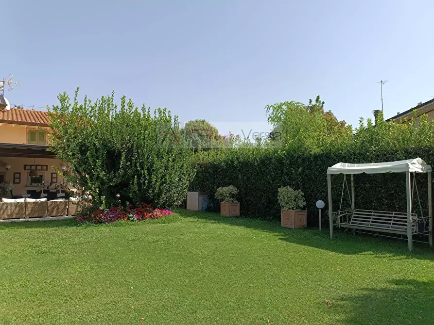 Immagine 7 di Villa in vendita  a Forte Dei Marmi